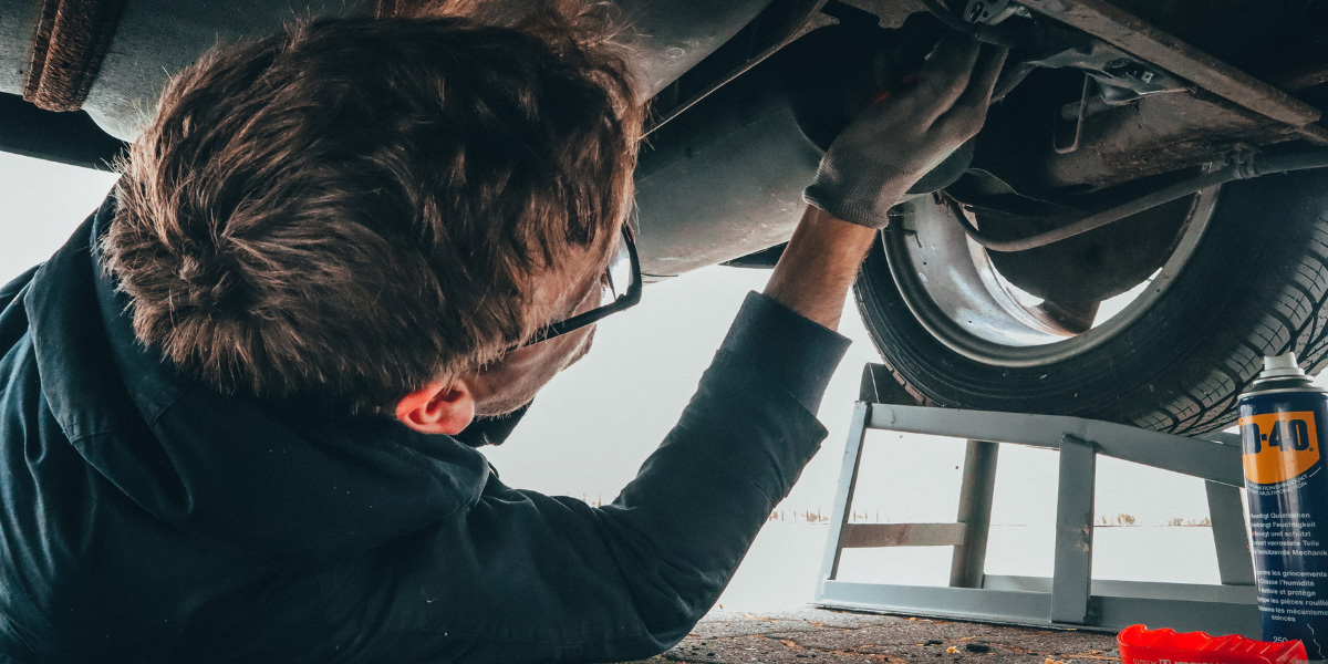 Oakridge Estates, Thousand Oaks car technician performing auto repair services.