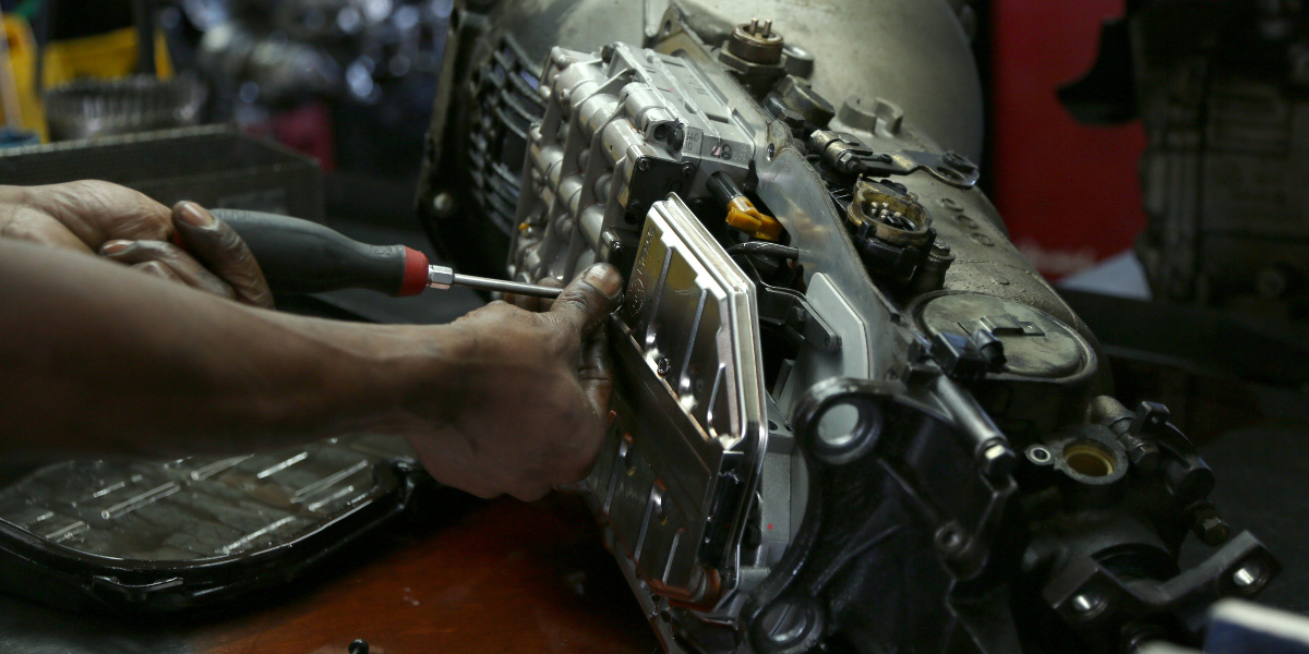 Bender’s Automotive auto technician providing transmission repair near Casa Conejo, Thousand Oaks CA.